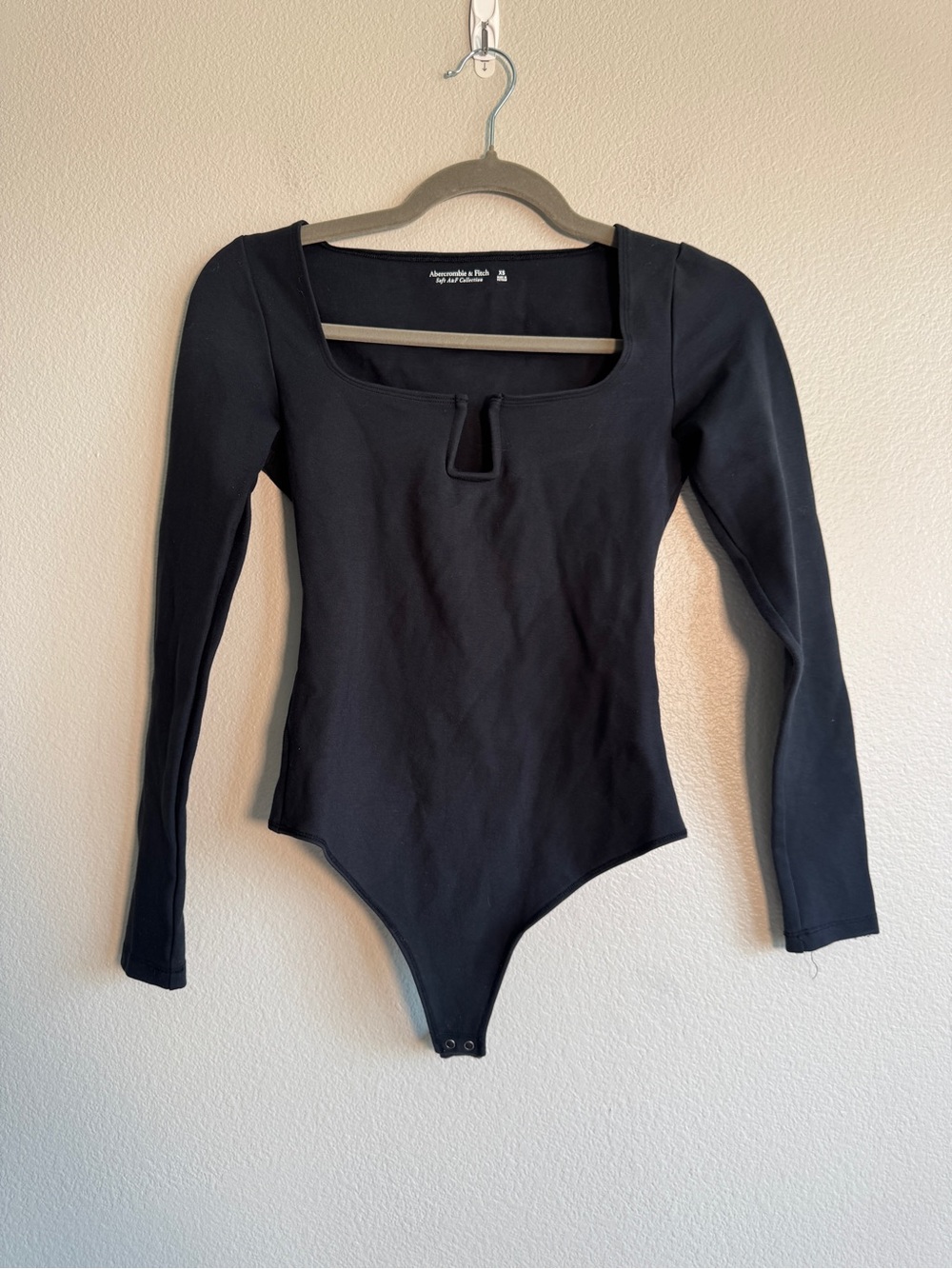Abercrombie Long Sleeve Notch Front Bodysuit in Black - XS